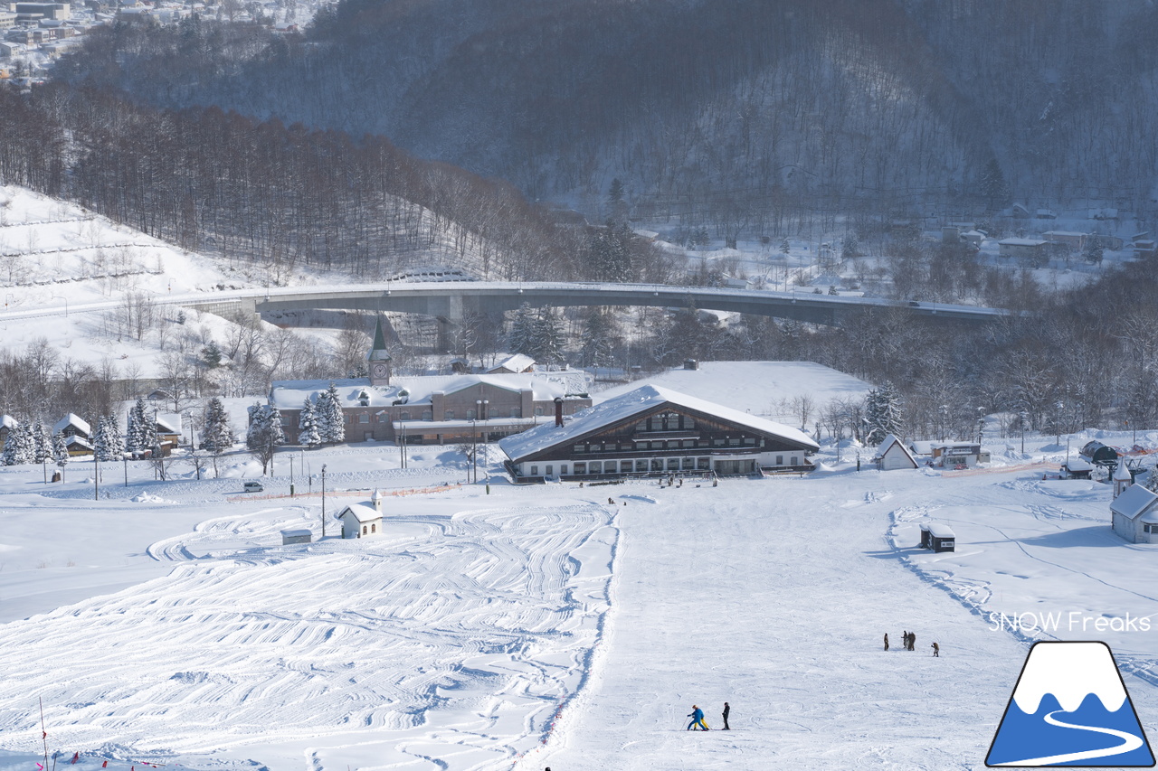 かもい岳国際スキー場｜ふわっふわのパウダースノーと綺麗な青空。やっと北海道らしい冬の景色が帰ってきた！